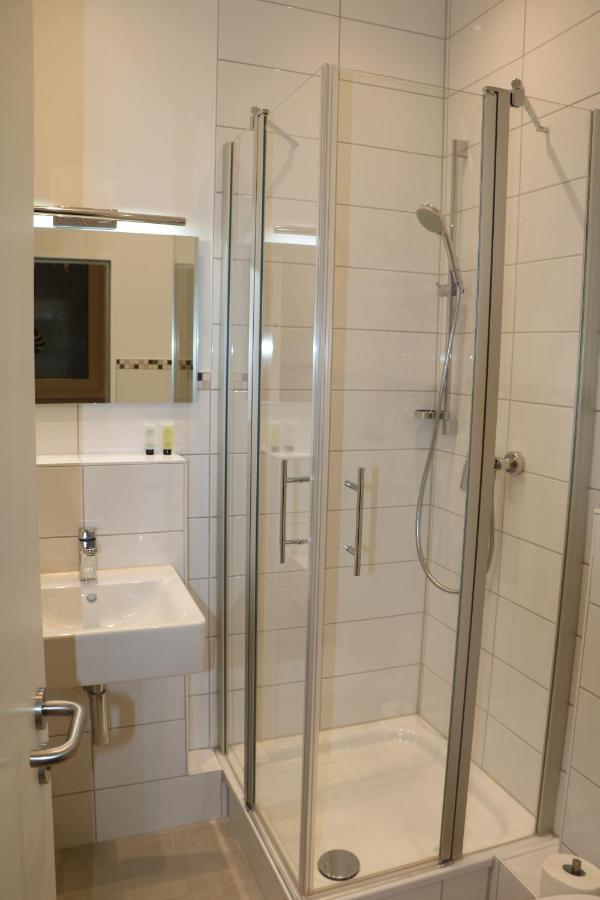 List Five - Your British Guesthouse Stuttgart Ngoại thất bức ảnh